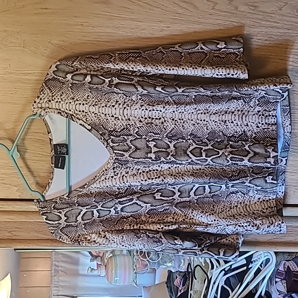 Xhilaration size xl snake skin blouse